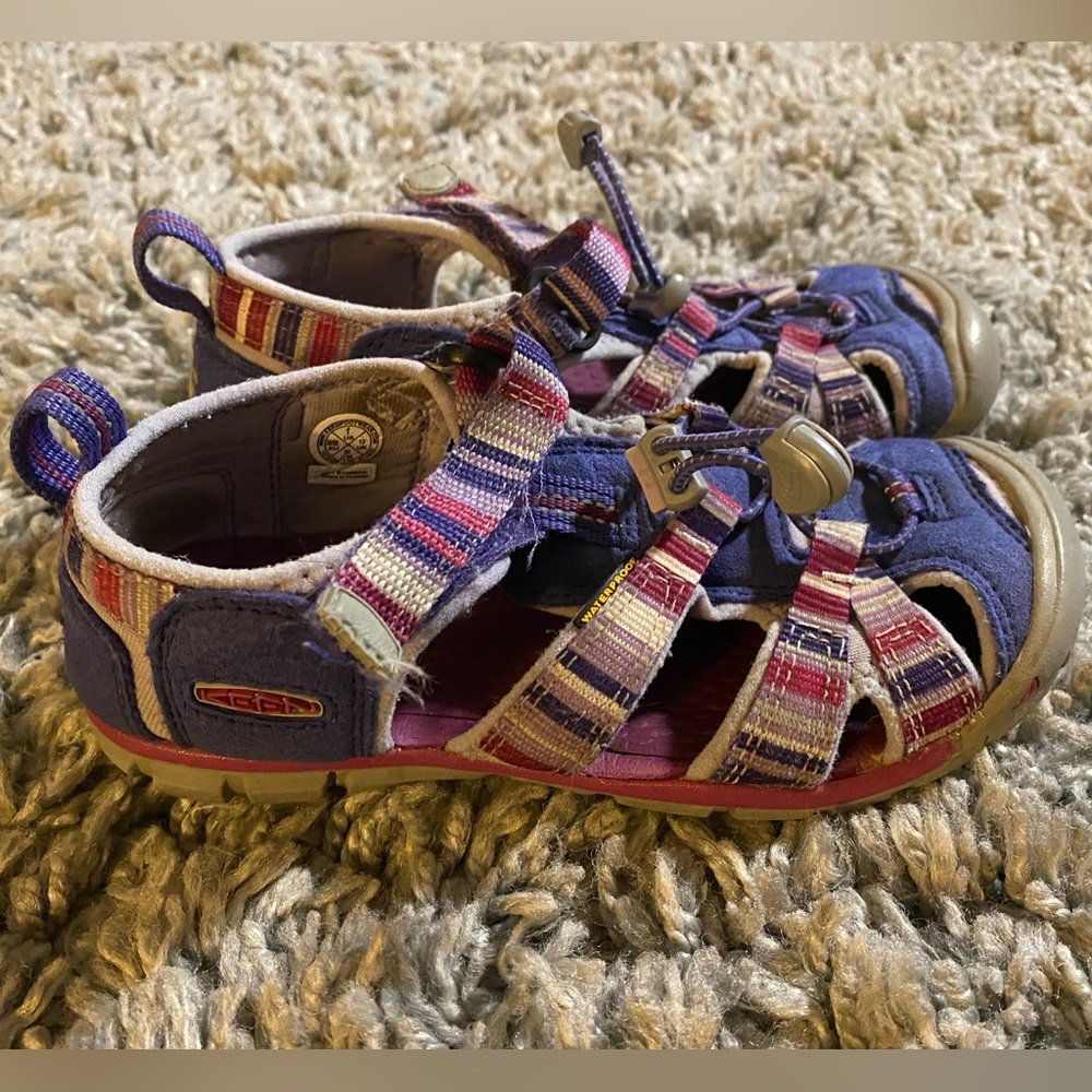 Keen Girls Sz 1Y Sandals